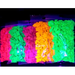 Świecące kamienie  fluorescencyjne fi. 8-16mm 0,5 kg